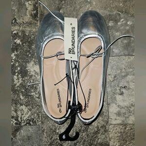 No Boundaries Women's Bow Mary Jane Ballet Flats in Metallic Silver NWT Size 9